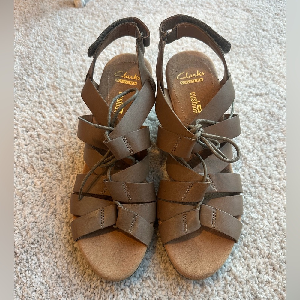 Clarks Women's Tan Strappy Sandals